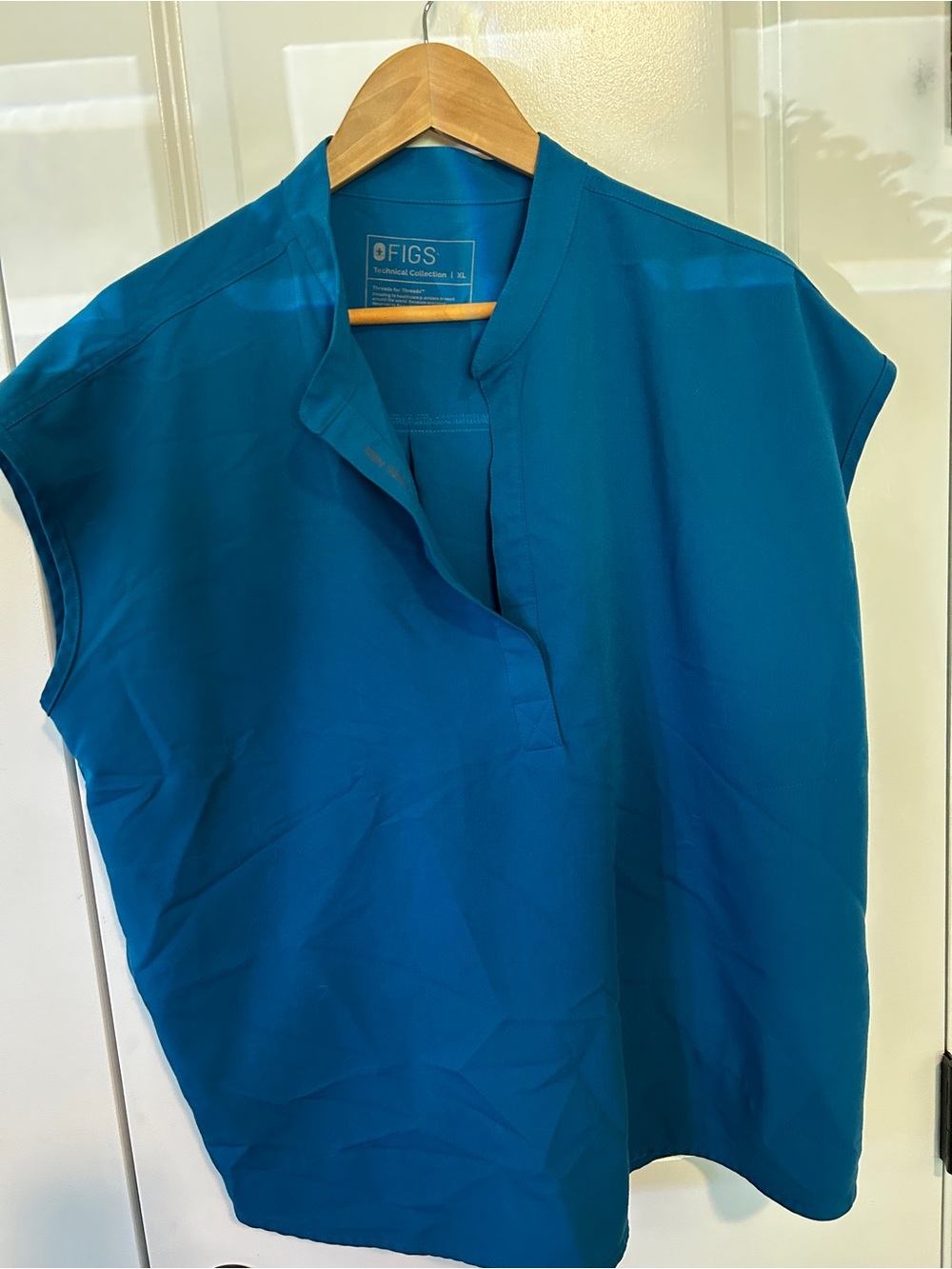 Deep Reed FIGS Rafaela Scrub Top - Picture 2 of 3